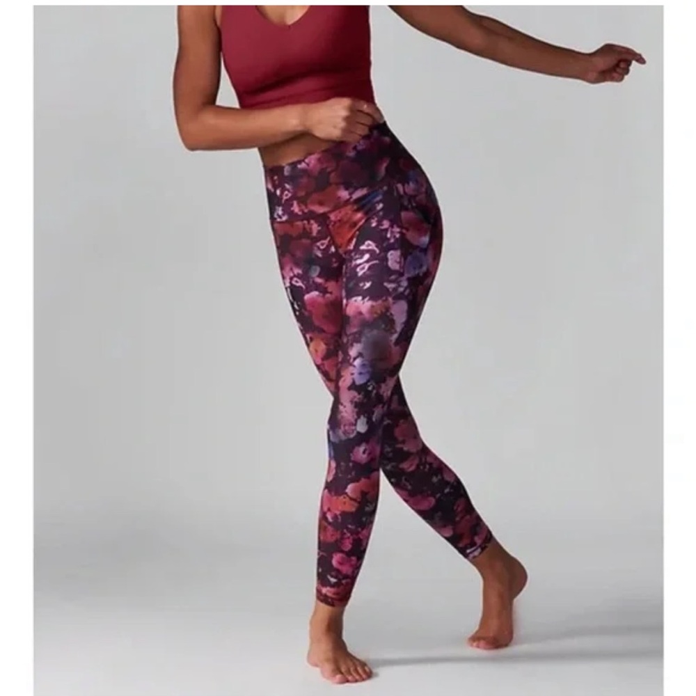 Athleta Salutation Stash Pocket II Printed Tight Size small Floral Purple Pink